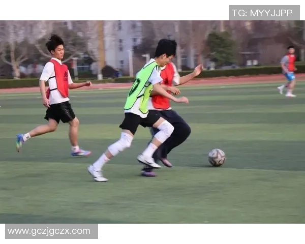 绿茵逐梦青春燃激情世界足坛巨星与球队荣耀争锋